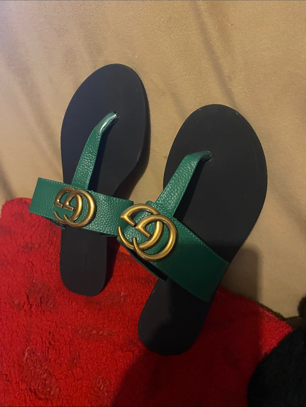 Gucci Green Leather Double G Thong Sandals with Gold Hardware - Picture 2 of 8